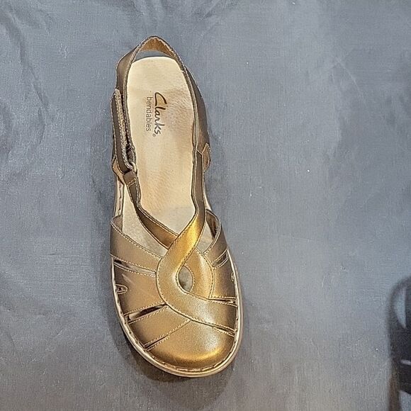 CLARKS BENDABLES WOMEN"S ADJUSTABLE BUCKLE CLOSURE SANDAL - Picture 15 of 16